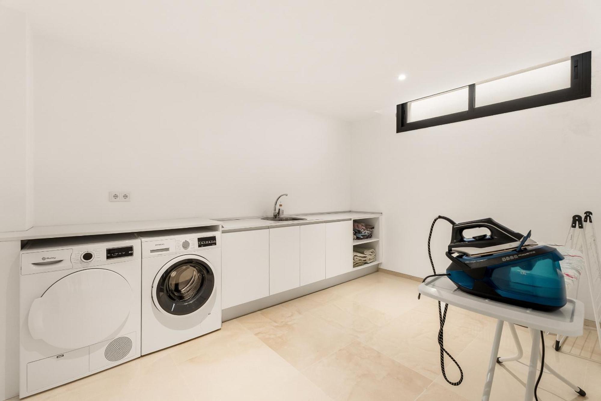 Aurora - Marbella - Contemporary In New Golden Mile Villa *