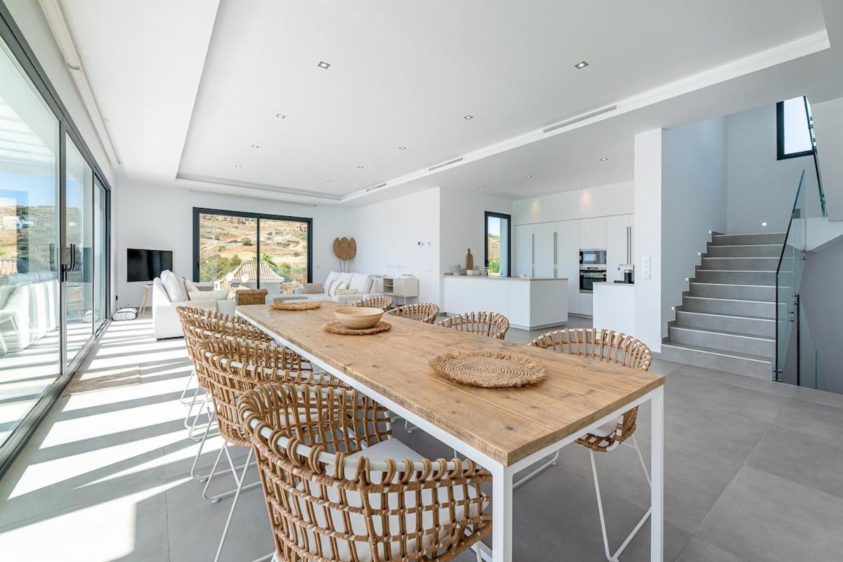 Luxury With Heated Pool Open Sea Views