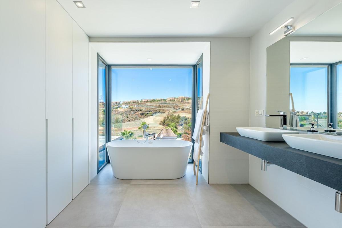 Villa Luxury With Heated Pool Open Sea Views