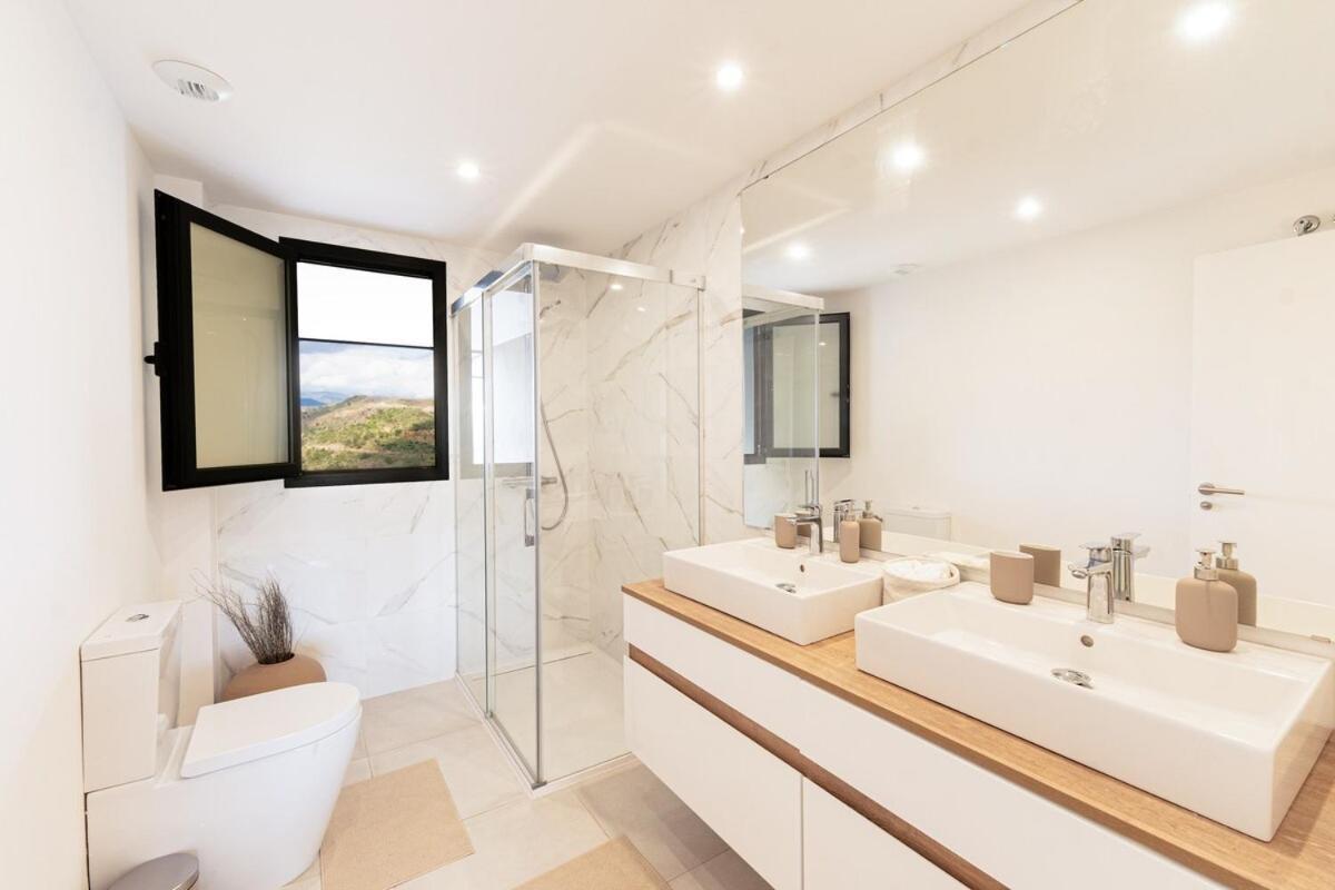 Oasis 325 2Nd Floor With Sea- And Mountain View