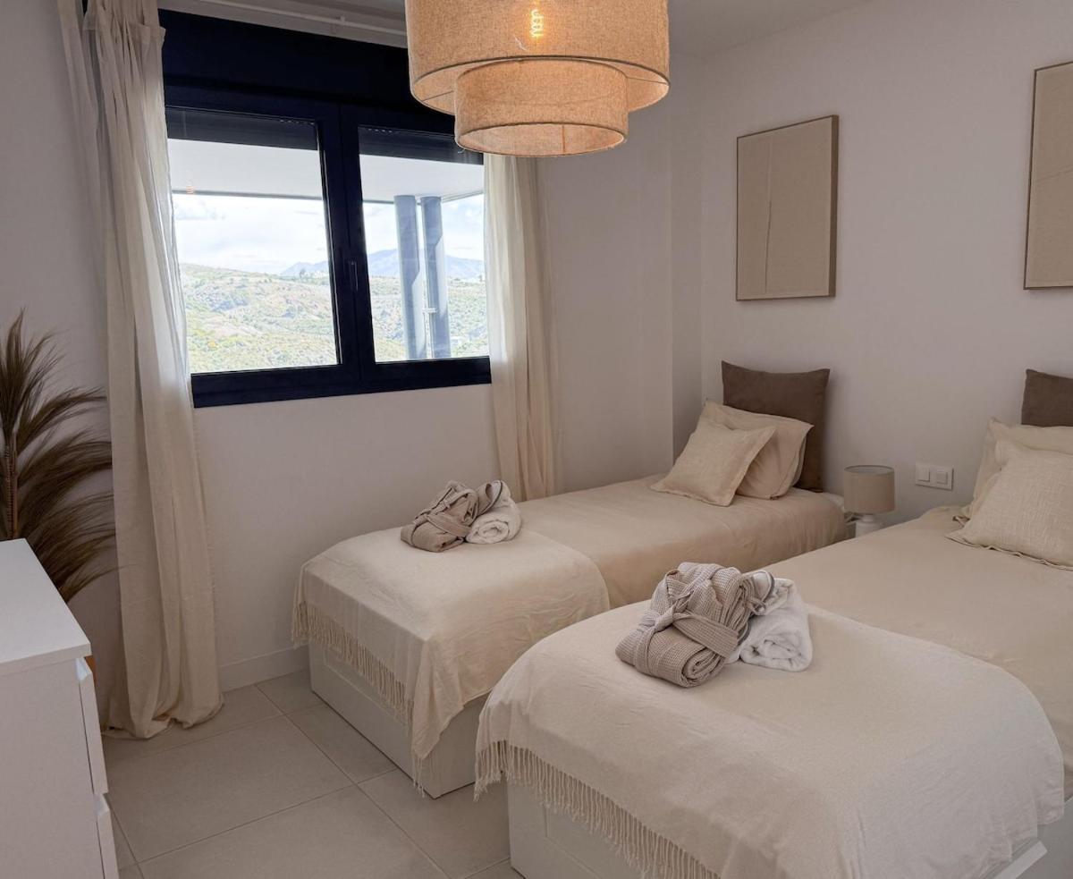 Oasis 325 - 2 Bedroom With Frontal Sea And Mountain View Estepona