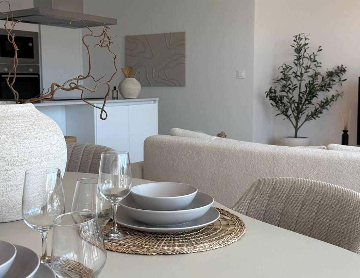 Oasis 325 2Nd Floor With Sea- And Mountain View