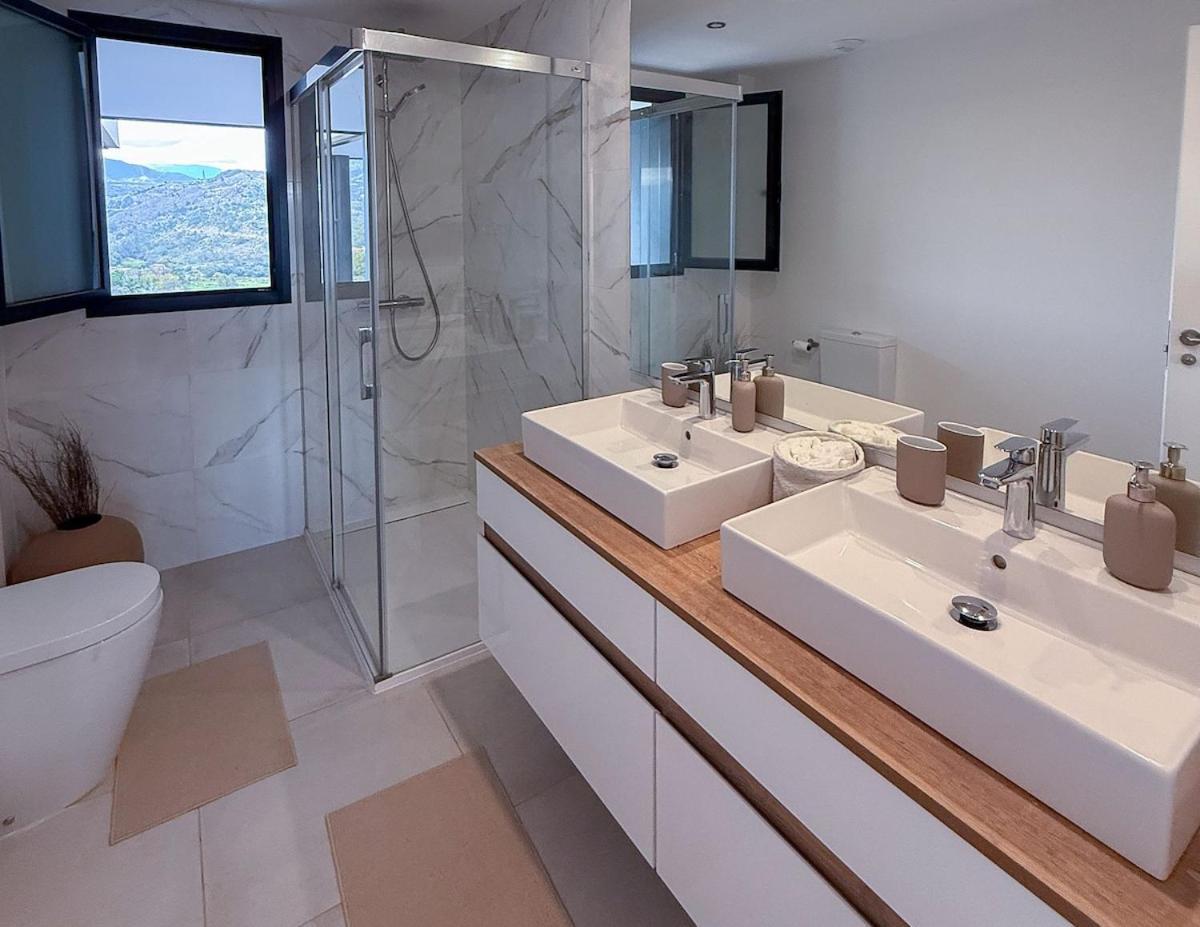 Oasis 325 2Nd Floor With Sea- And Mountain View