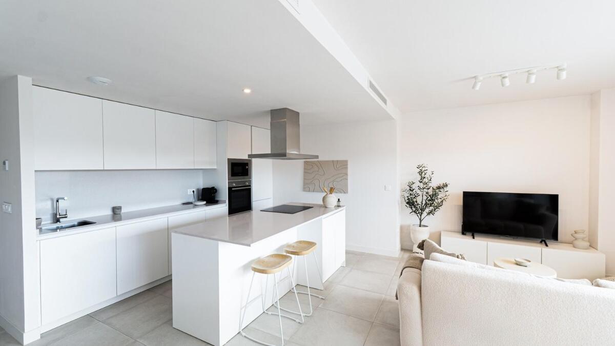 Oasis 325 2Nd Floor With Sea- And Mountain View Apartment *