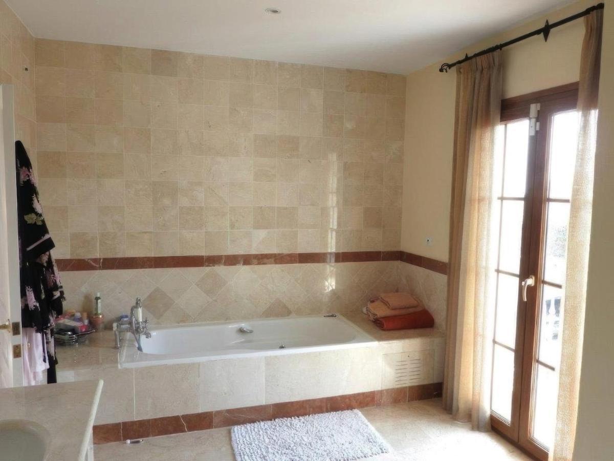 Luxury At Maria In El Paraiso Spain