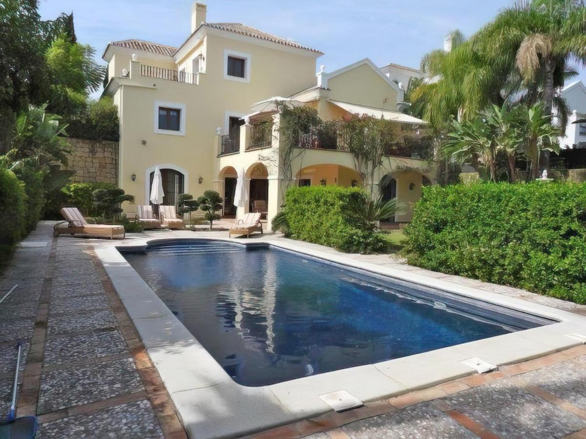 Luxury At Maria In El Paraiso Spain Villa