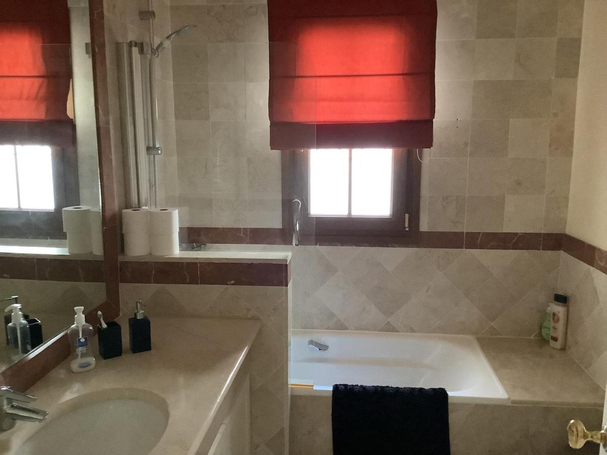 Luxury At Maria In El Paraiso Spain Villa