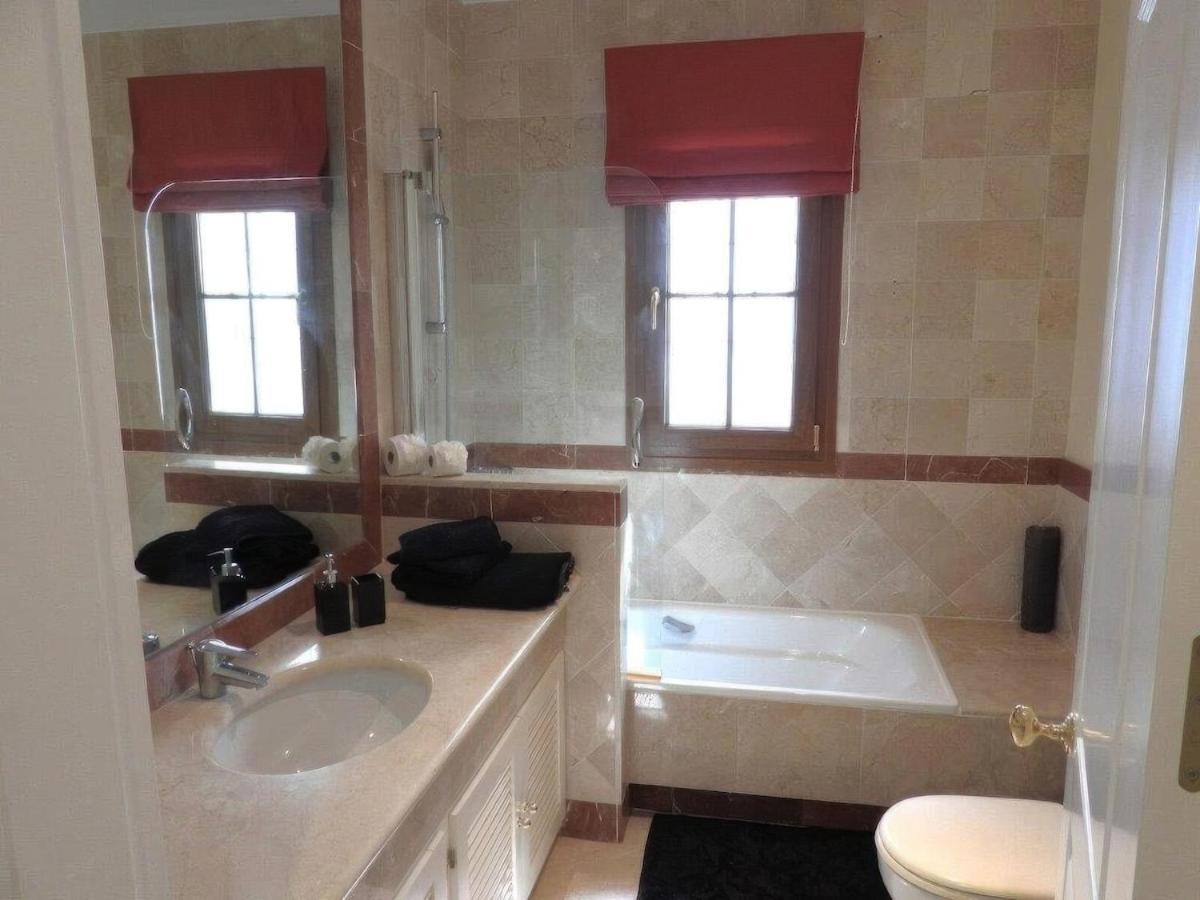 Luxury At Maria In El Paraiso Spain Villa