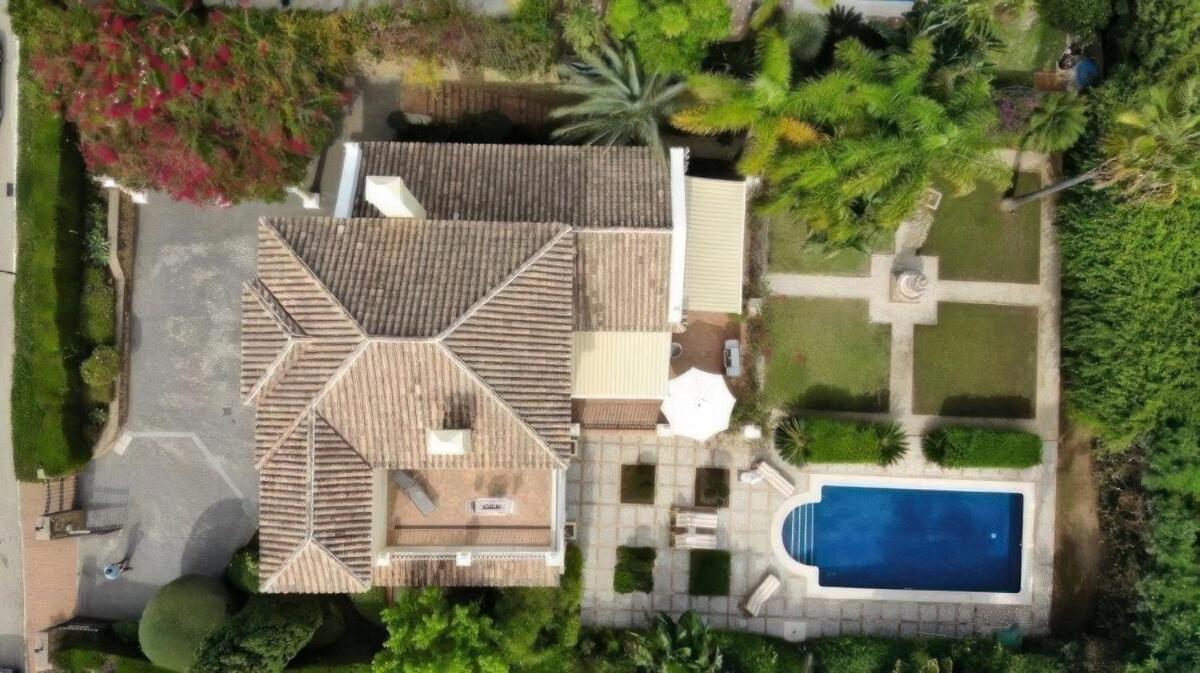 Luxury At Maria In El Paraiso Spain Villa *
