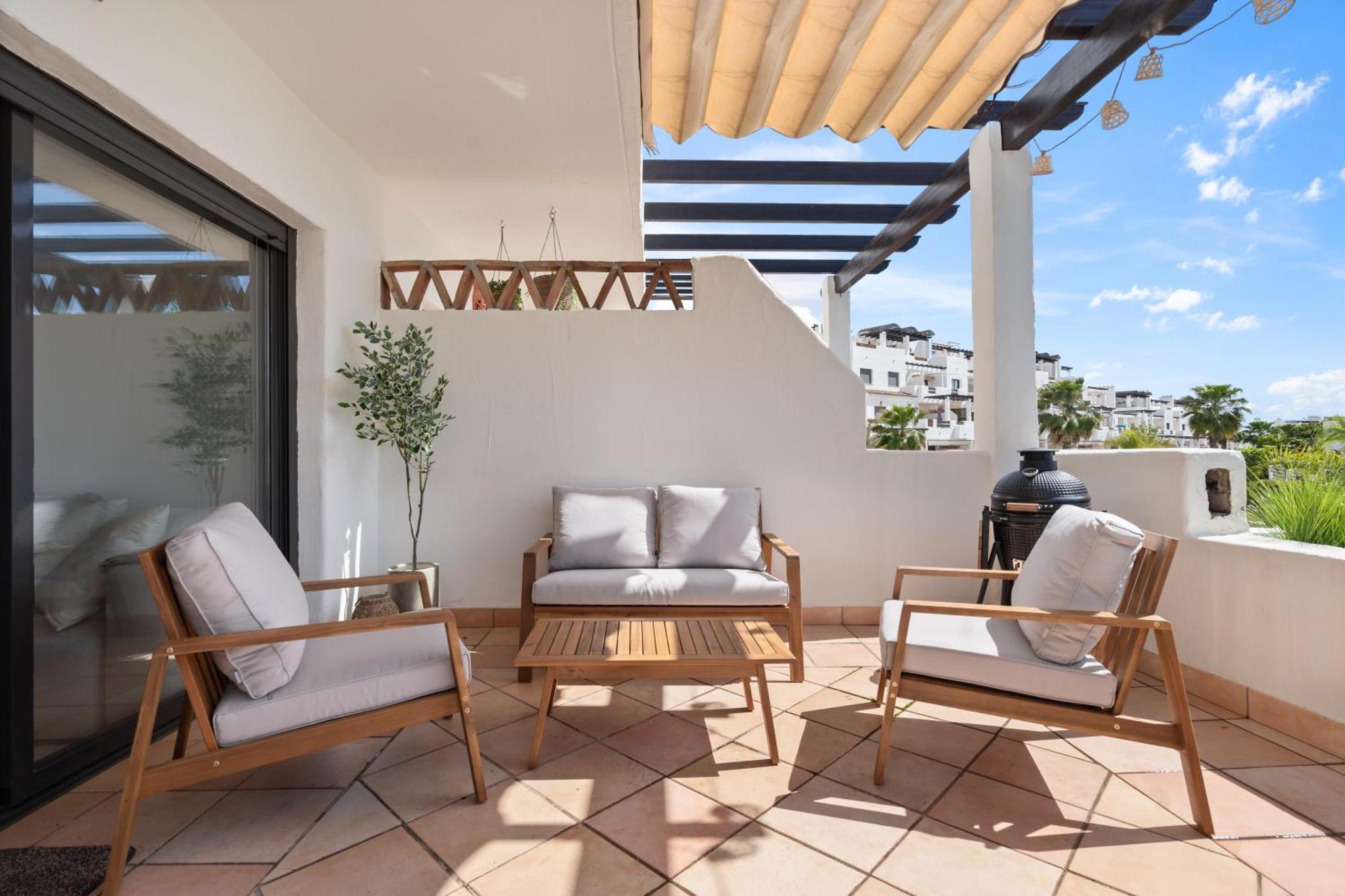 Luxury With Big Terrace Apartment *