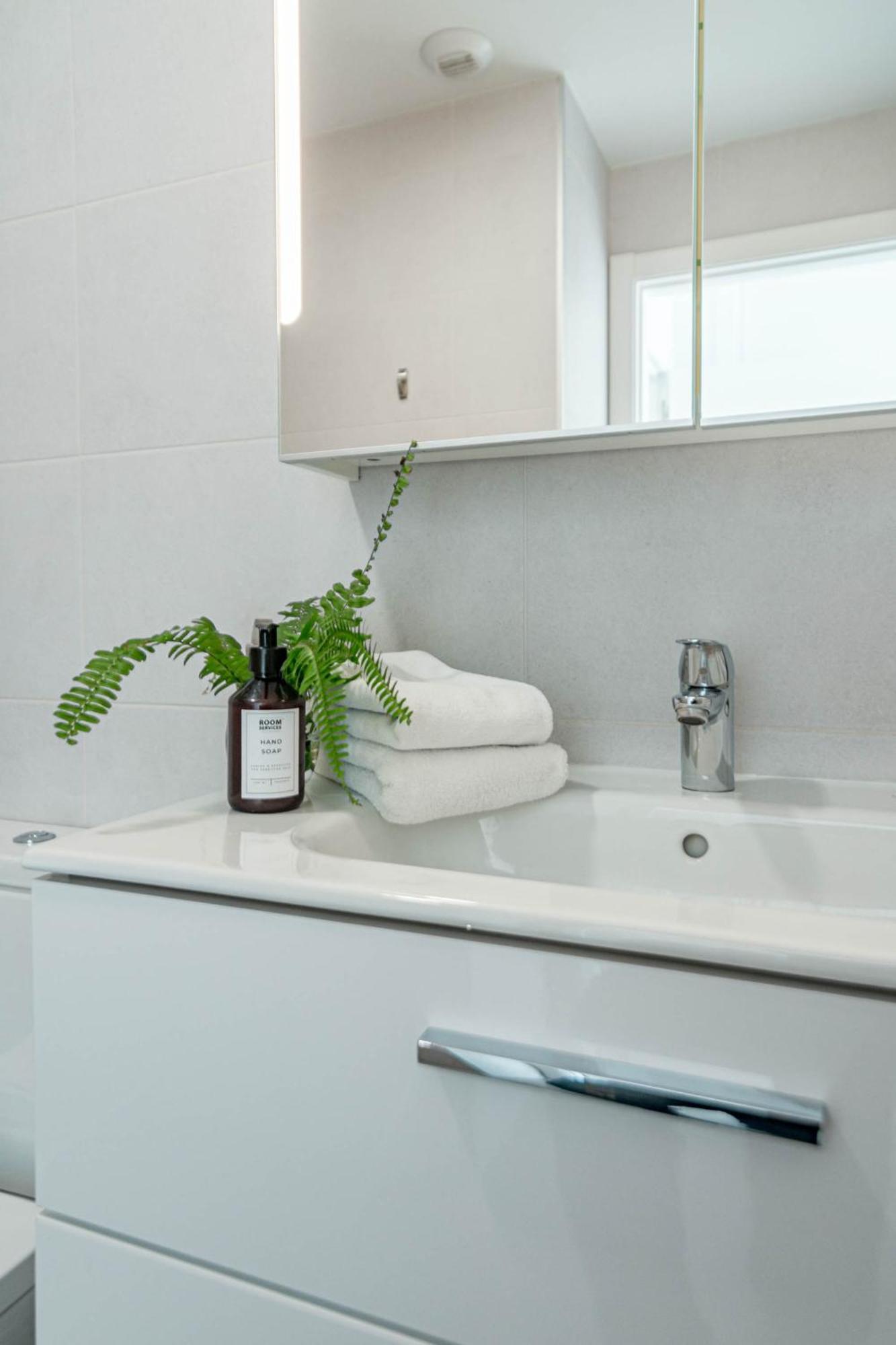 Eg54a - Luxury Penthouse With Private Sun Terrace Apartment Estepona