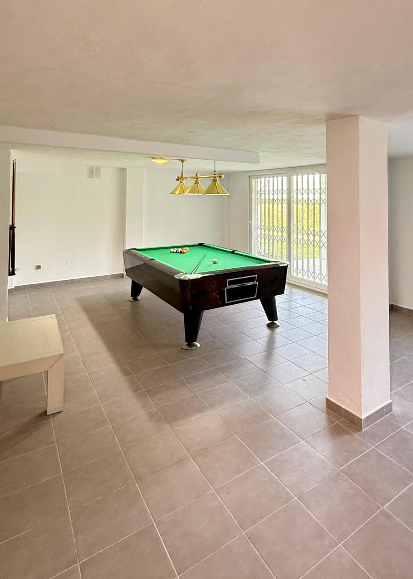 Villa Stunning And Luxury In Marbella-atalaya - 250m To Gc Atalaya, 2x 18 Holes And Very Close To The Of San Pedro De Alcantara And Puerto Banus Or Puente Estepona