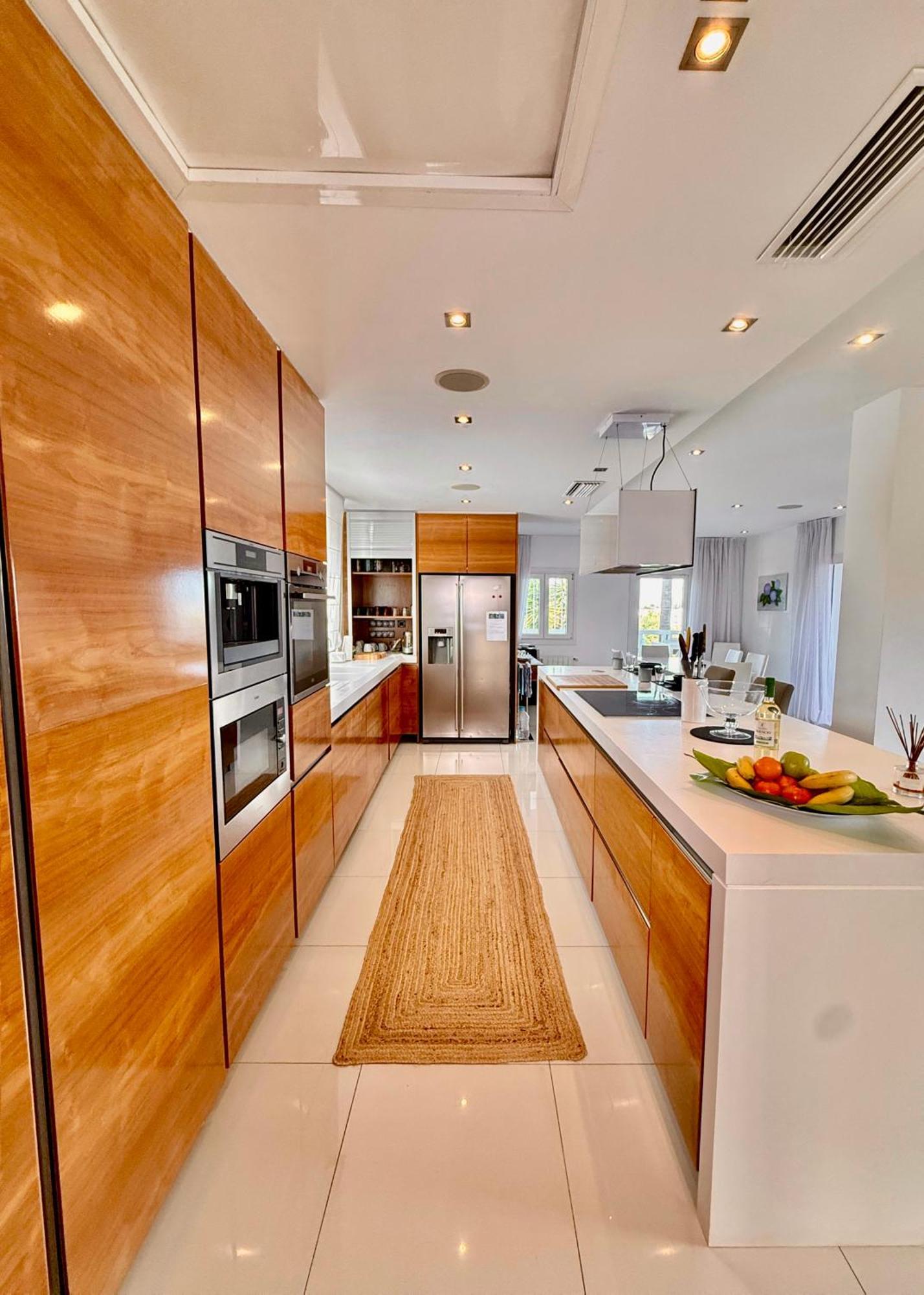 Stunning And Luxury In Marbella-atalaya - 250m To Gc Atalaya, 2x 18 Holes And Very Close To The Of San Pedro De Alcantara And Puerto Banus Or Puente Villa Estepona