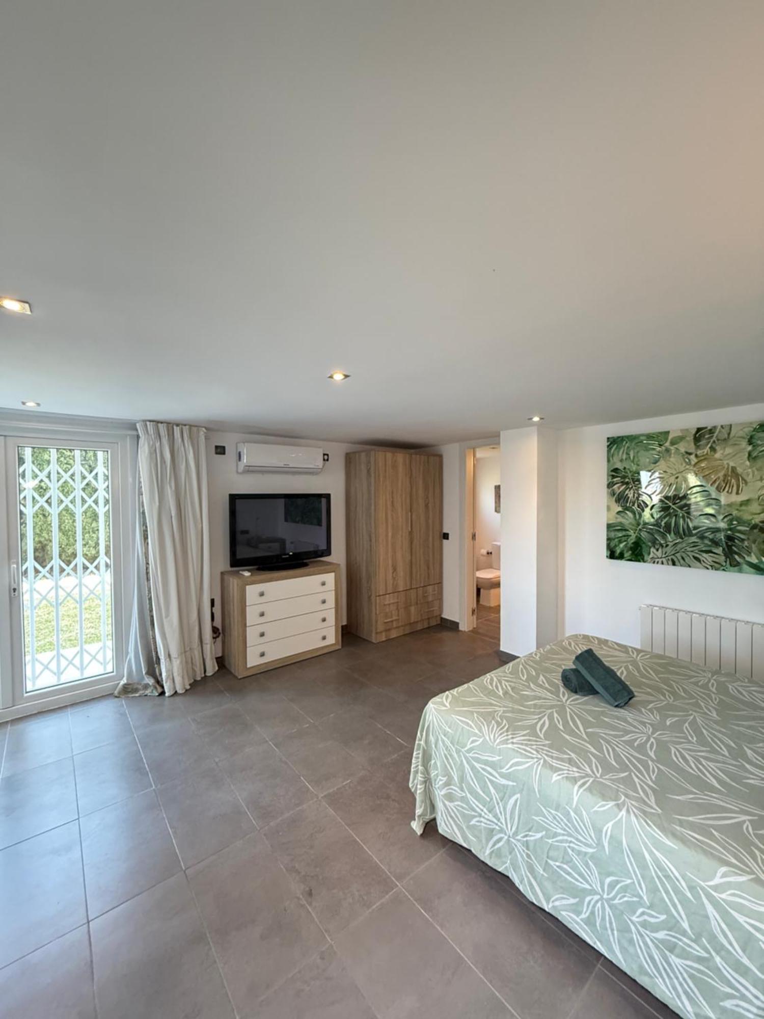 Stunning And Luxury In Marbella-atalaya - 250m To Gc Atalaya, 2x 18 Holes And Very Close To The Of San Pedro De Alcantara And Puerto Banus Or Puente