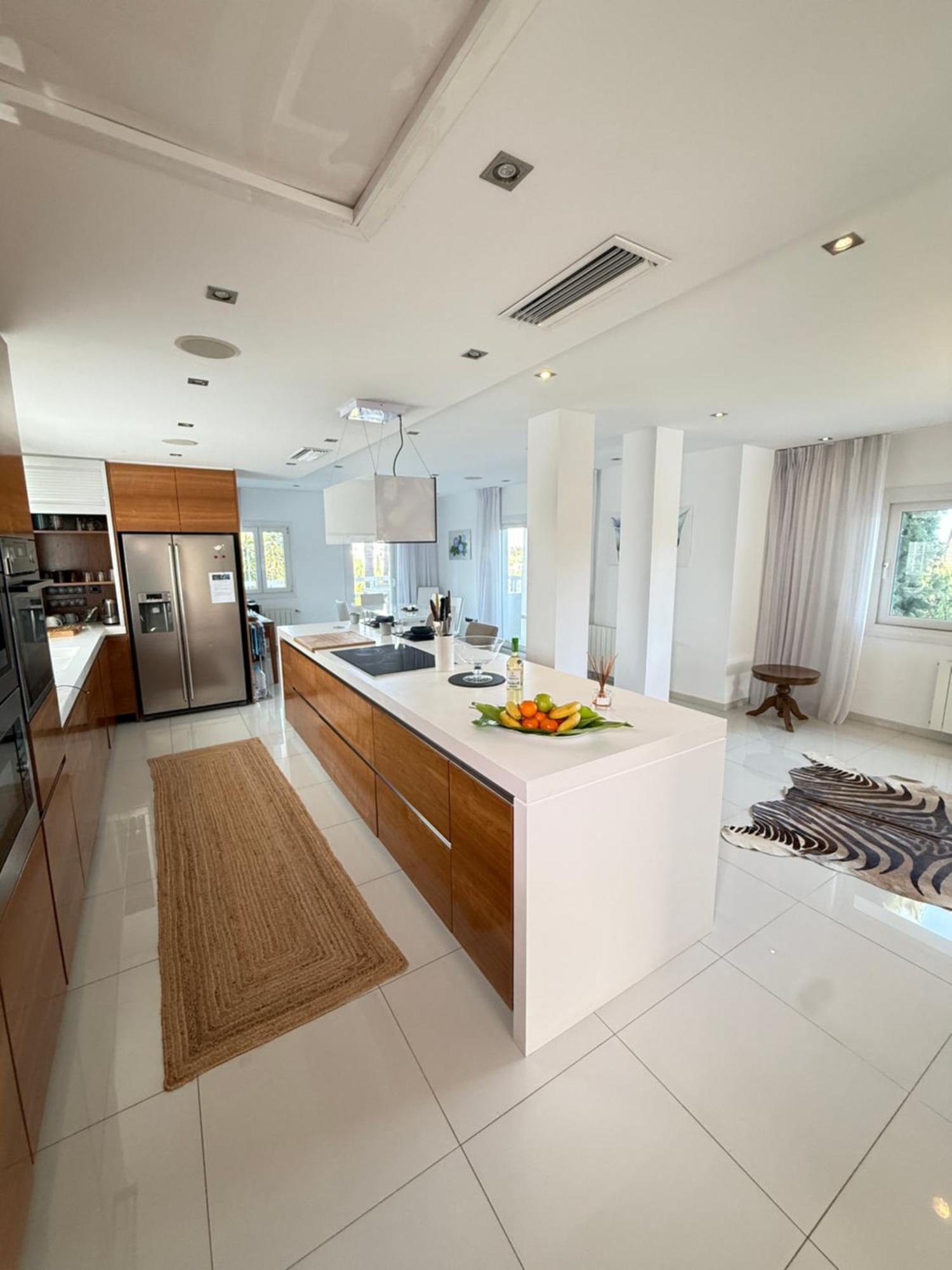 Stunning And Luxury In Marbella-atalaya - 250m To Gc Atalaya, 2x 18 Holes And Very Close To The Of San Pedro De Alcantara And Puerto Banus Or Puente Estepona