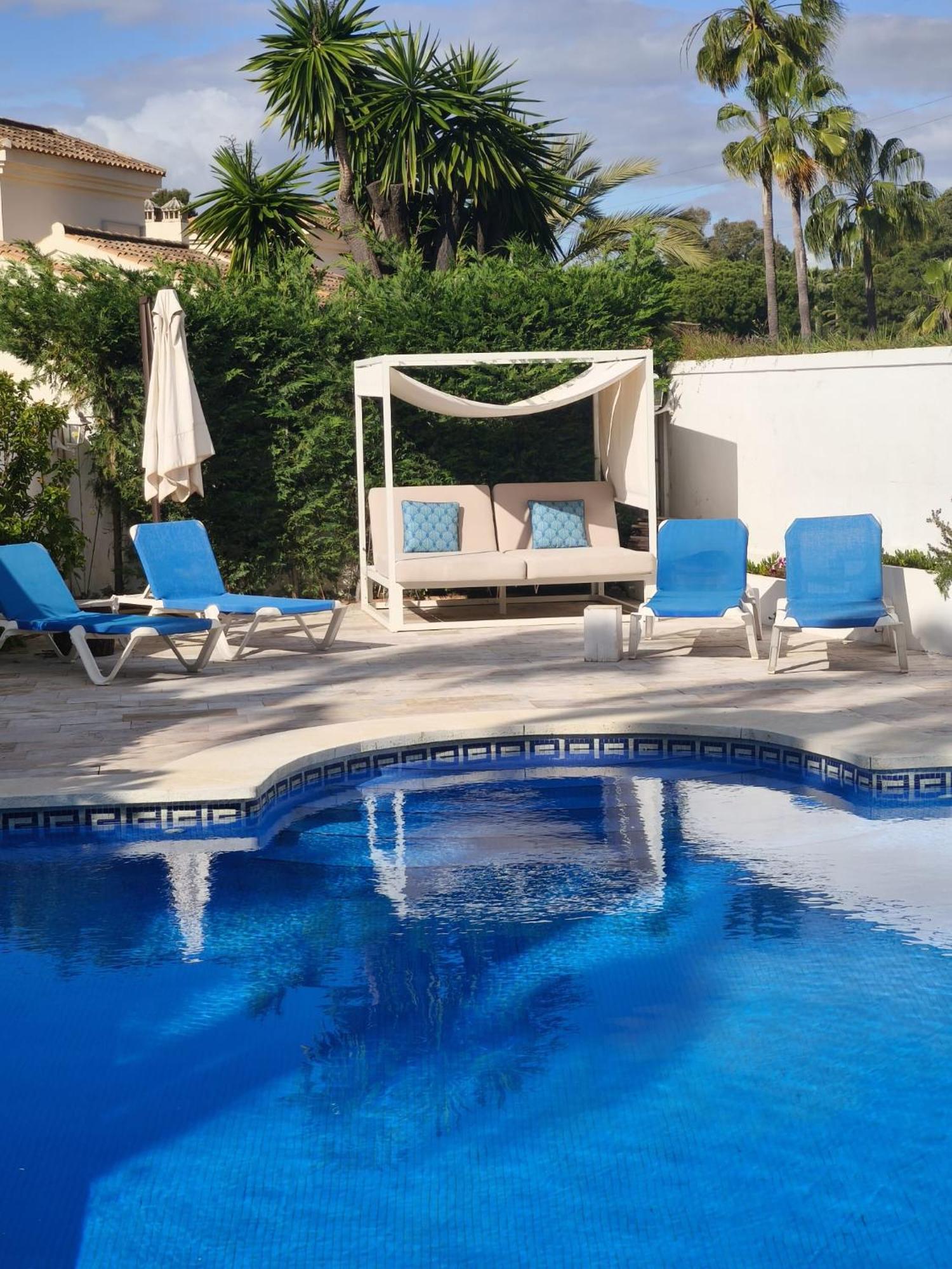 Villa Stunning And Luxury In Marbella-atalaya - 250m To Gc Atalaya, 2x 18 Holes And Very Close To The Of San Pedro De Alcantara And Puerto Banus Or Puente *