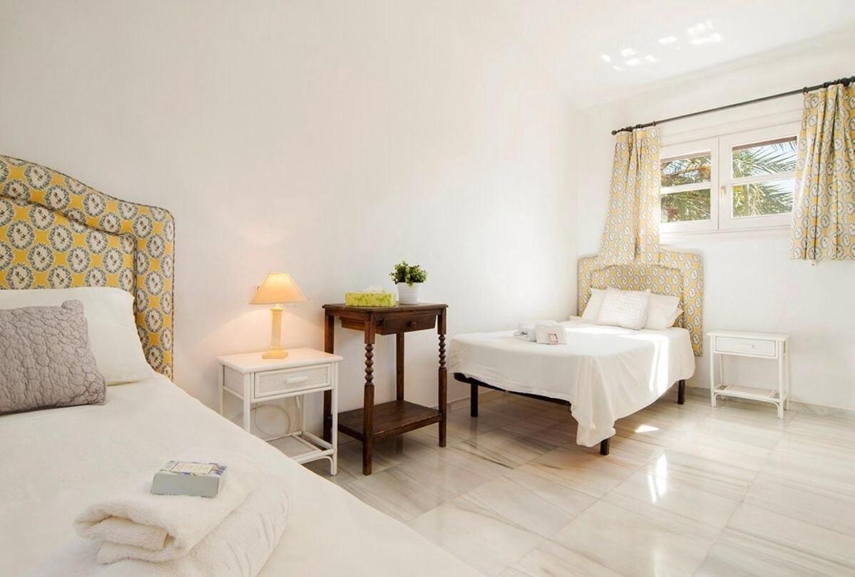 Сasa de vacaciones Traditional Town House With Large Pool