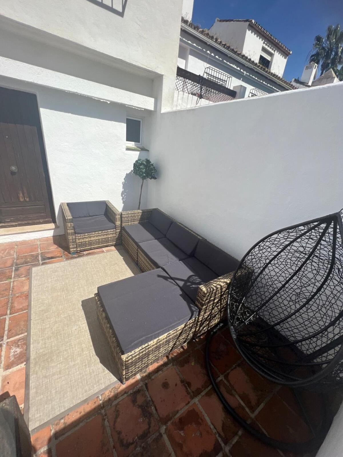 Сasa de vacaciones Traditional Town House With Large Pool *