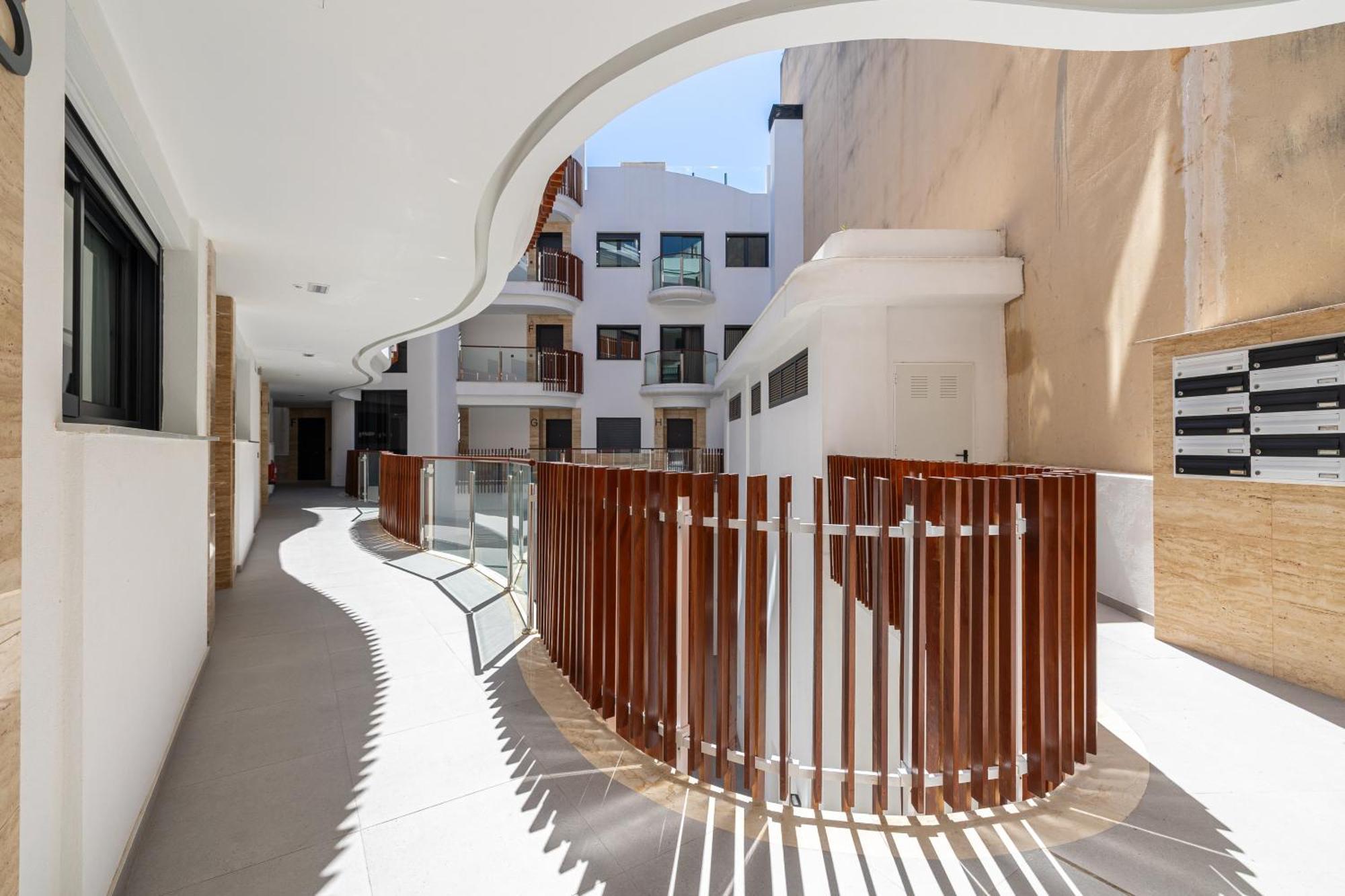 And Apartment, 100mts From The * Estepona