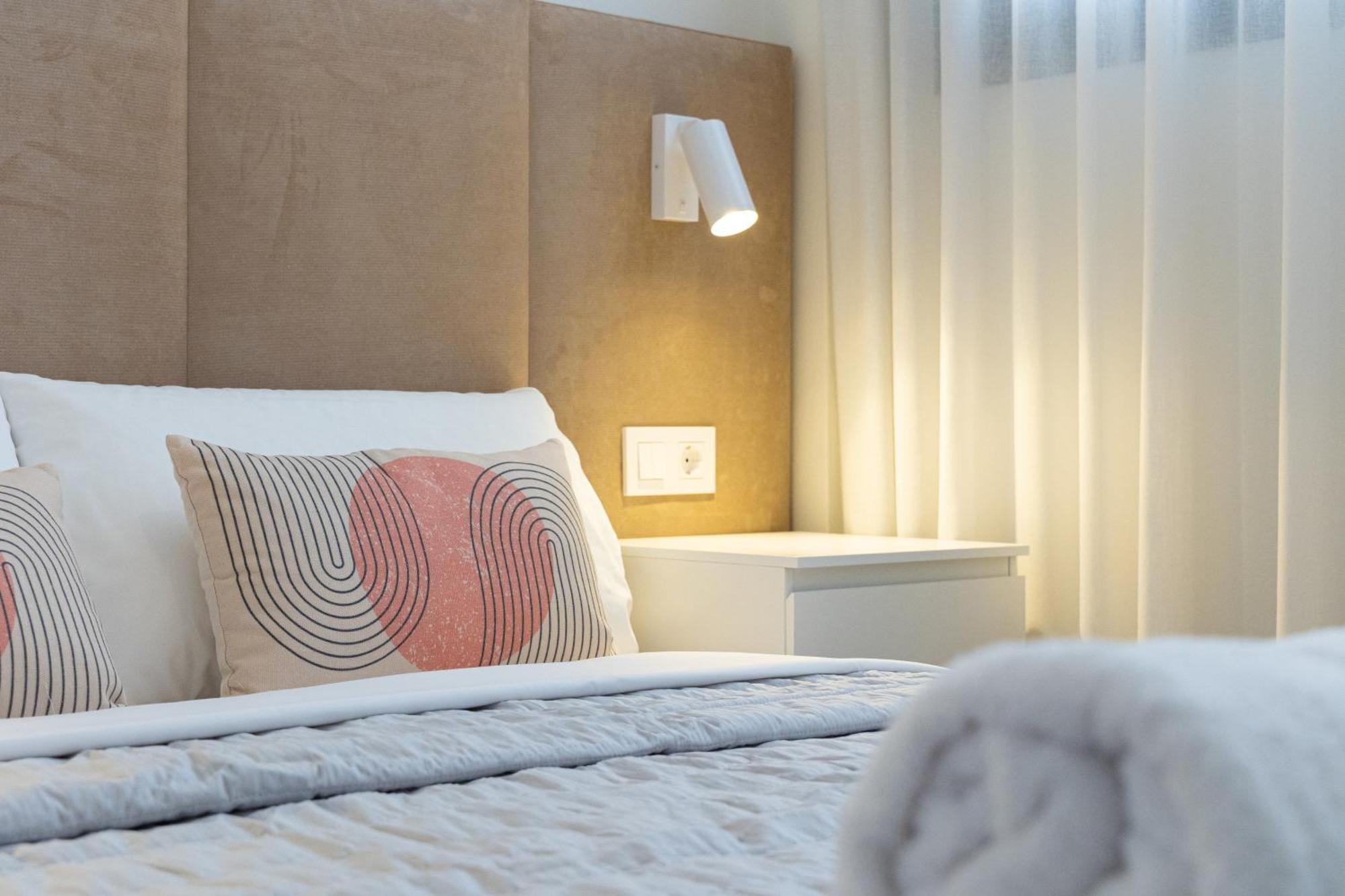 And Apartment, 100mts From The Estepona