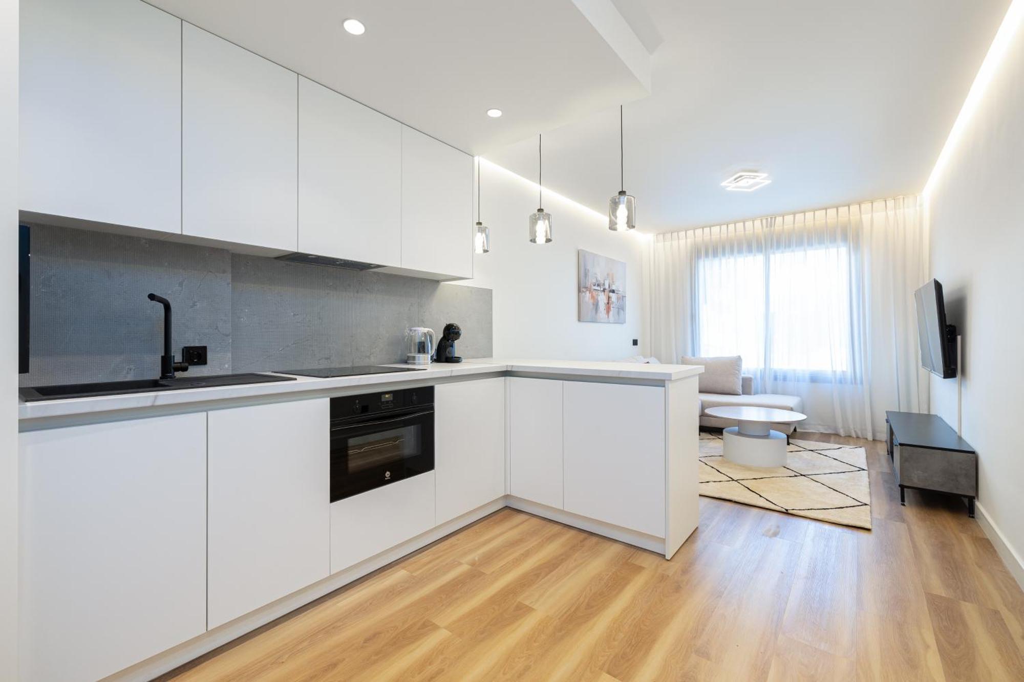 Apartment And Apartment, 100mts From The Estepona