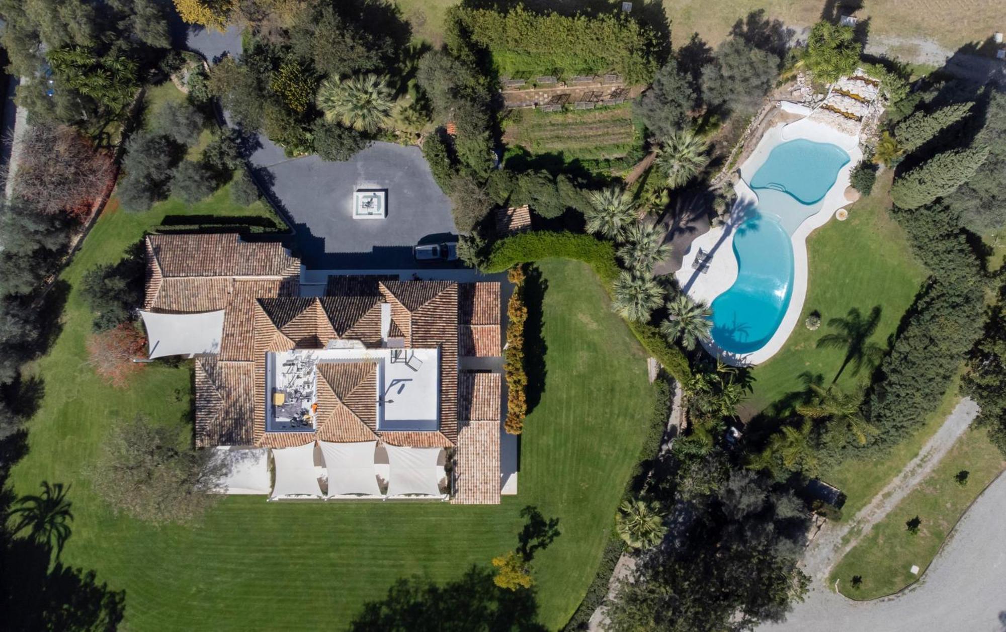 Flores Villa