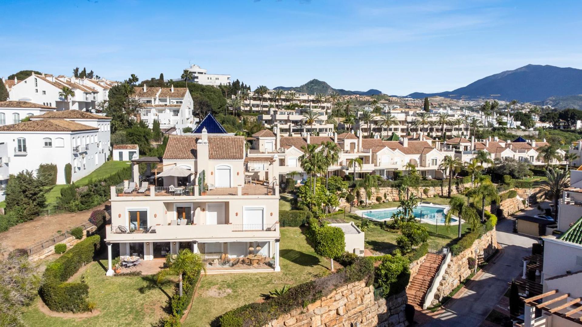 Townhouse In Paraiso * Estepona