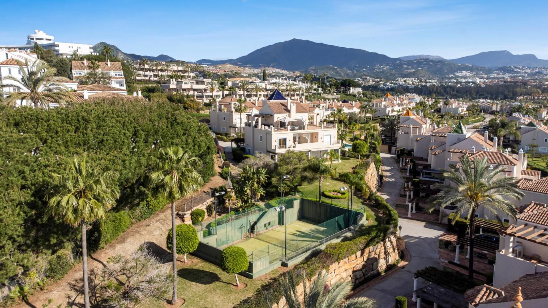 Townhouse In Paraiso *