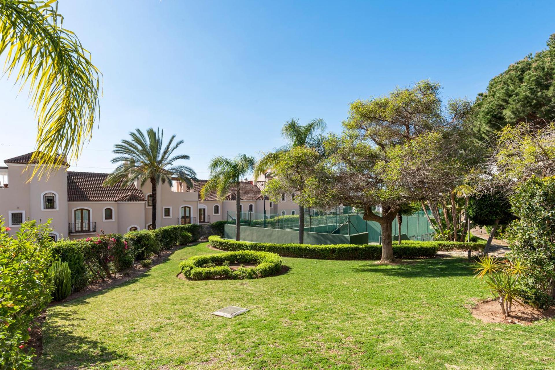 Townhouse In Paraiso