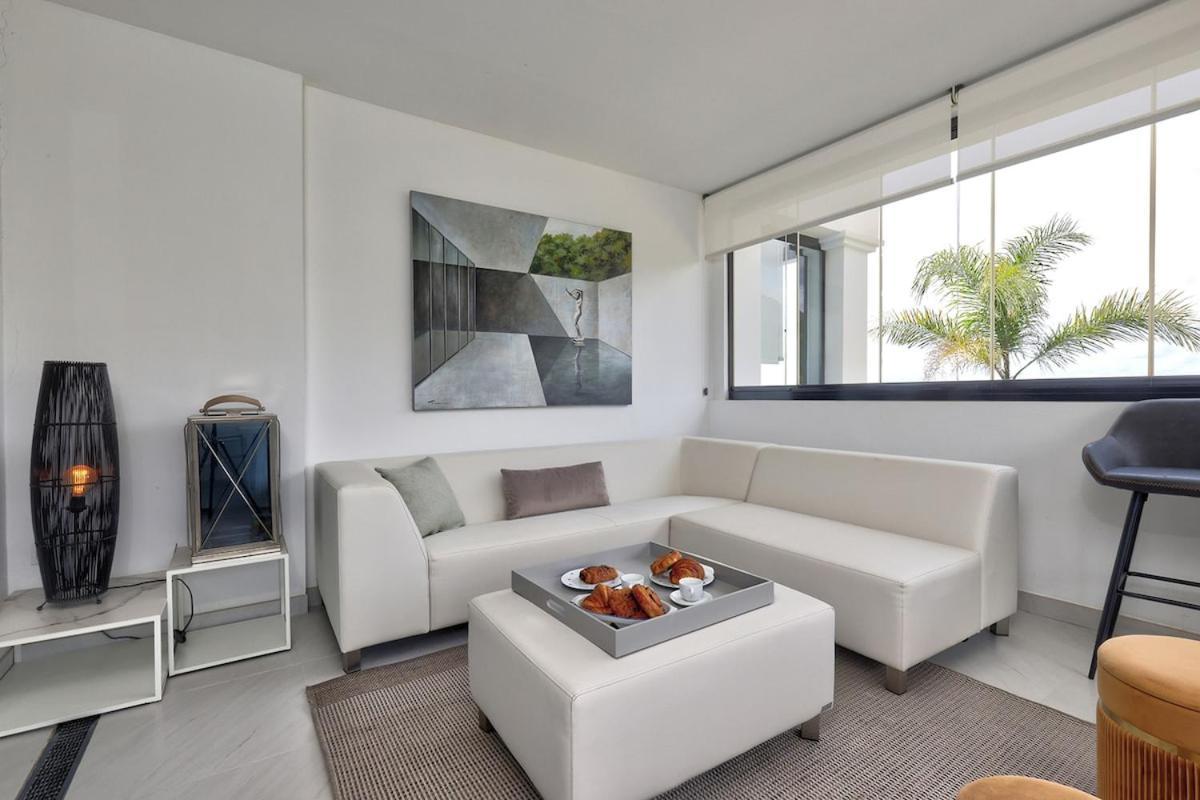 Apartment Stylish Hills With Lovely Views