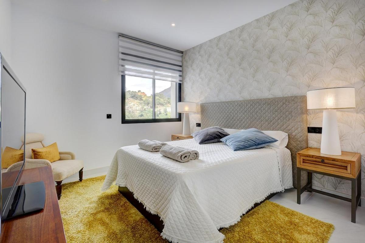 Apartment Stylish Hills With Lovely Views