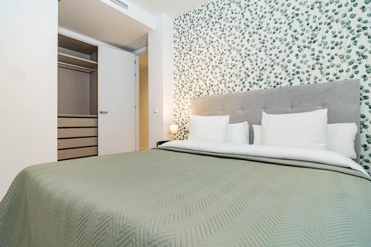 Apartment Bright 2-bedroom With A Terrace And Pool *