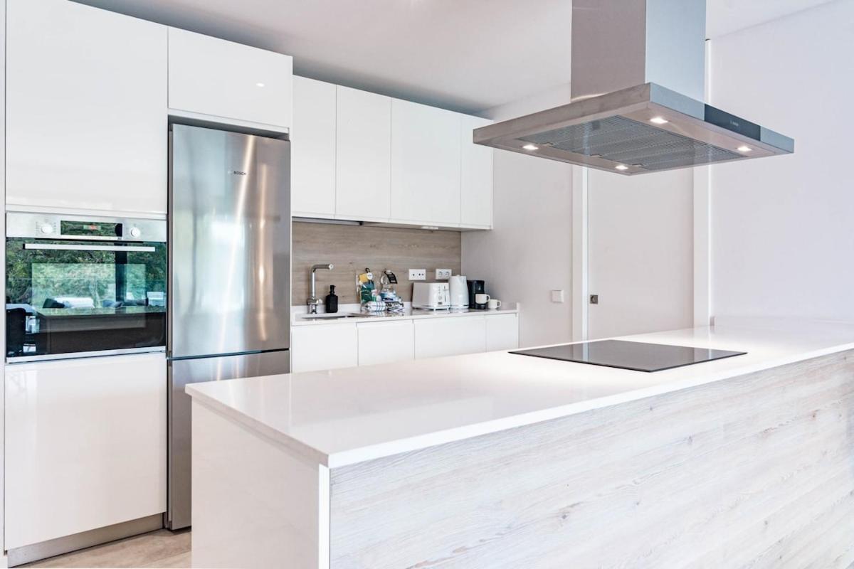 Bright 2-bedroom With A Terrace And Pool Apartment *