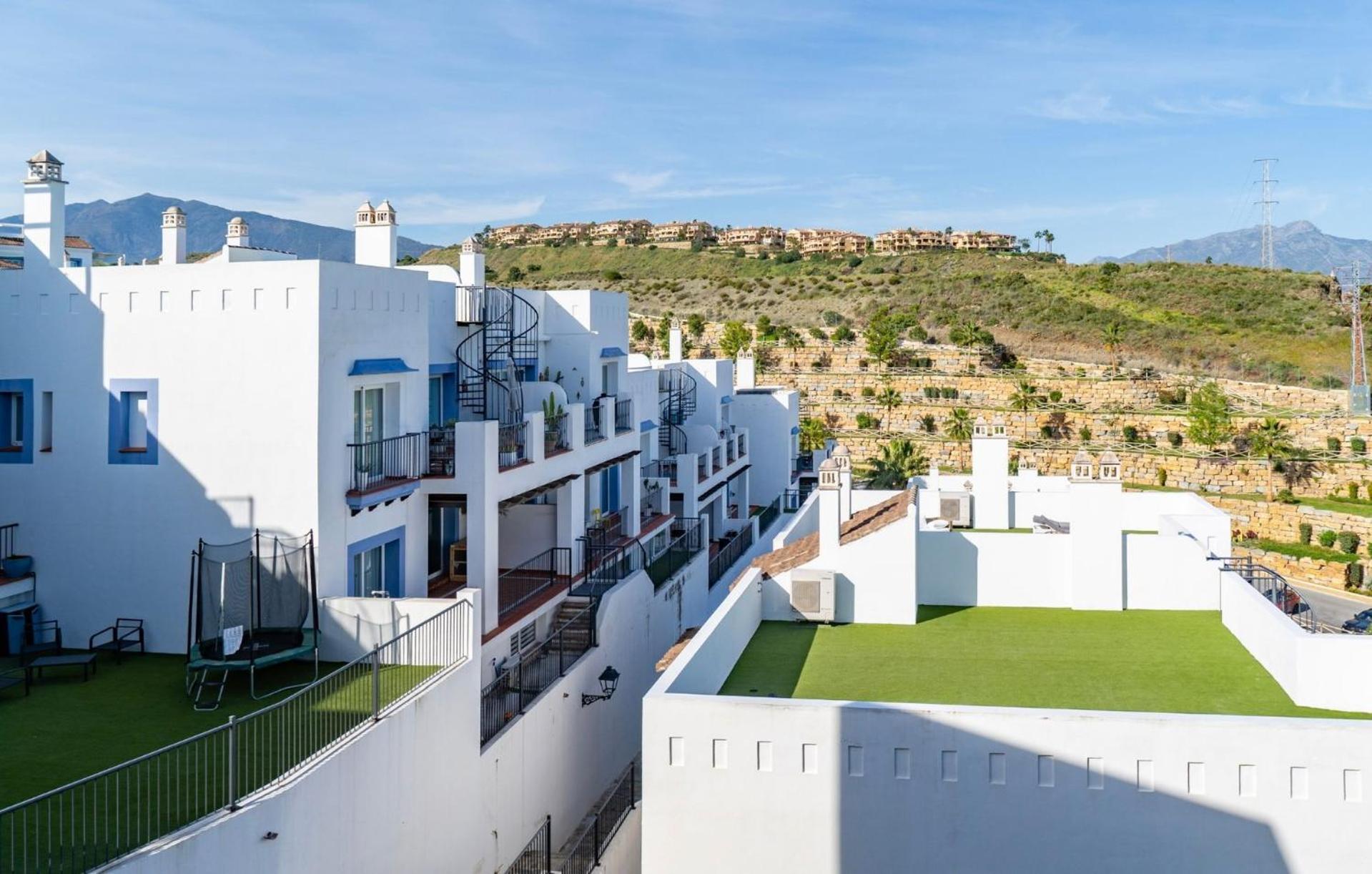 Apartment Serene Hideaway, Luxurious 2-bedroom Penthouse In The Exclusive Paraiso Pueblo Estepona