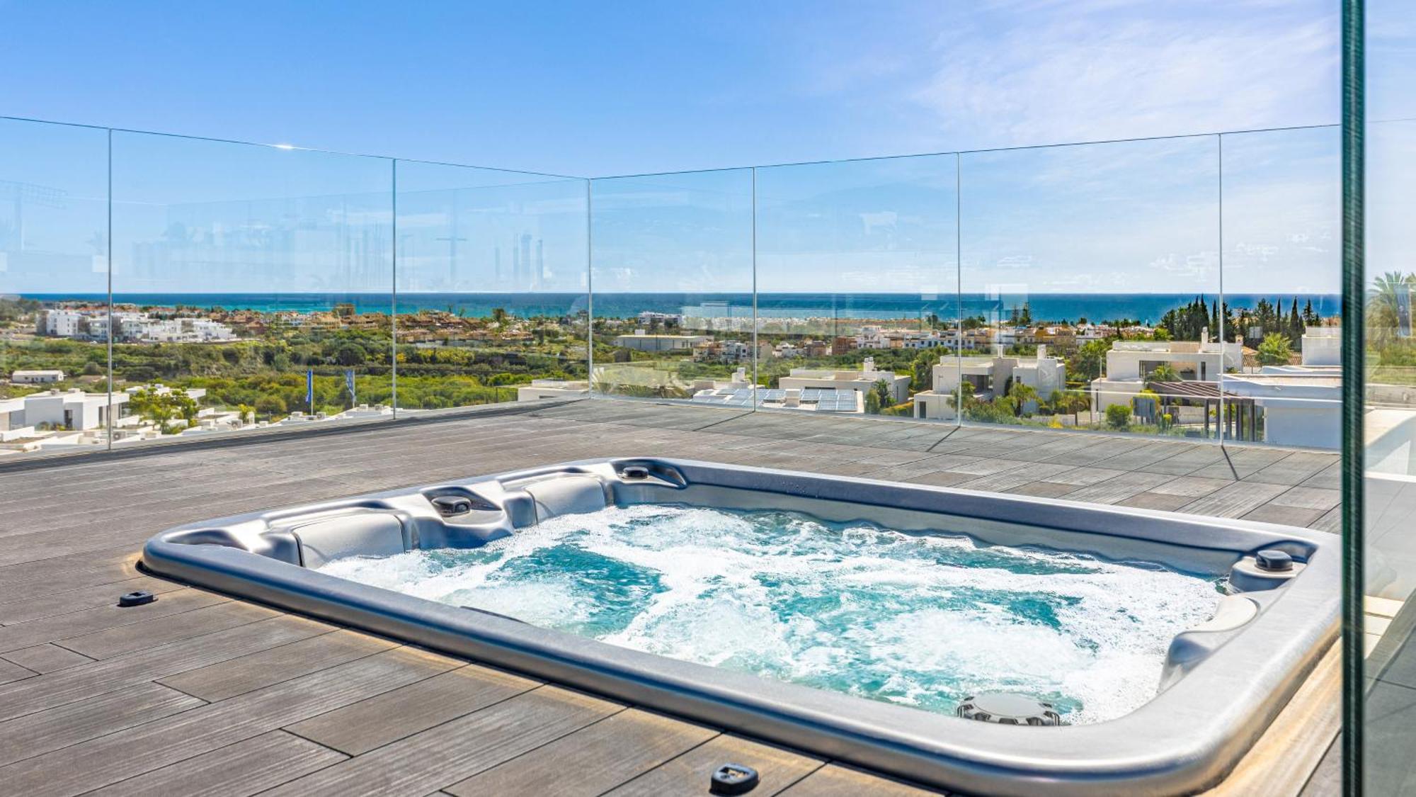 Villa Vacation Marbella I Martinica, Turquoise Heated Pool, Rooftop Hot Tub With Sea View, Cine Room, 5 Min To The Estepona