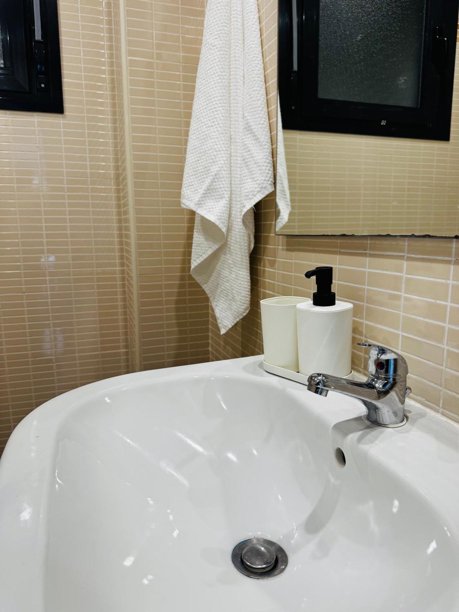 Luxury On The & Infinity Pool, Marbella Apartment *