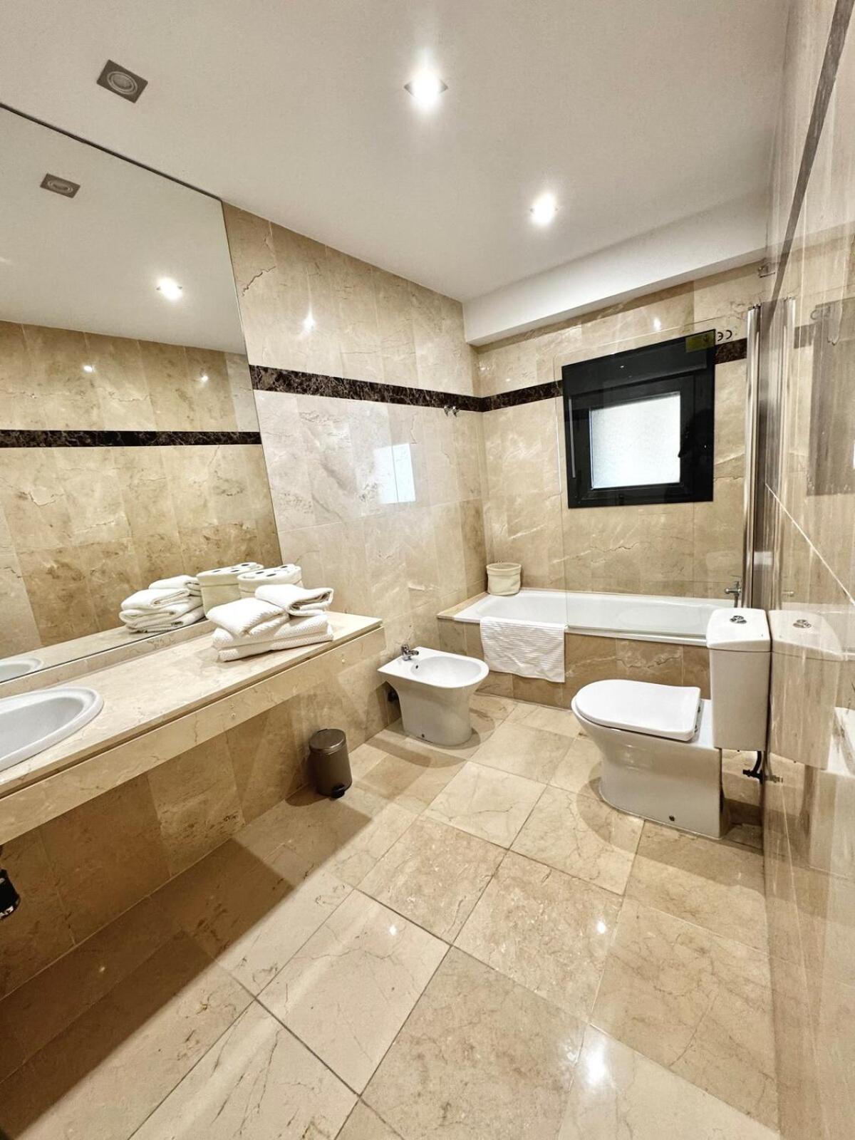 Luxury On The & Infinity Pool, Marbella Apartment Estepona