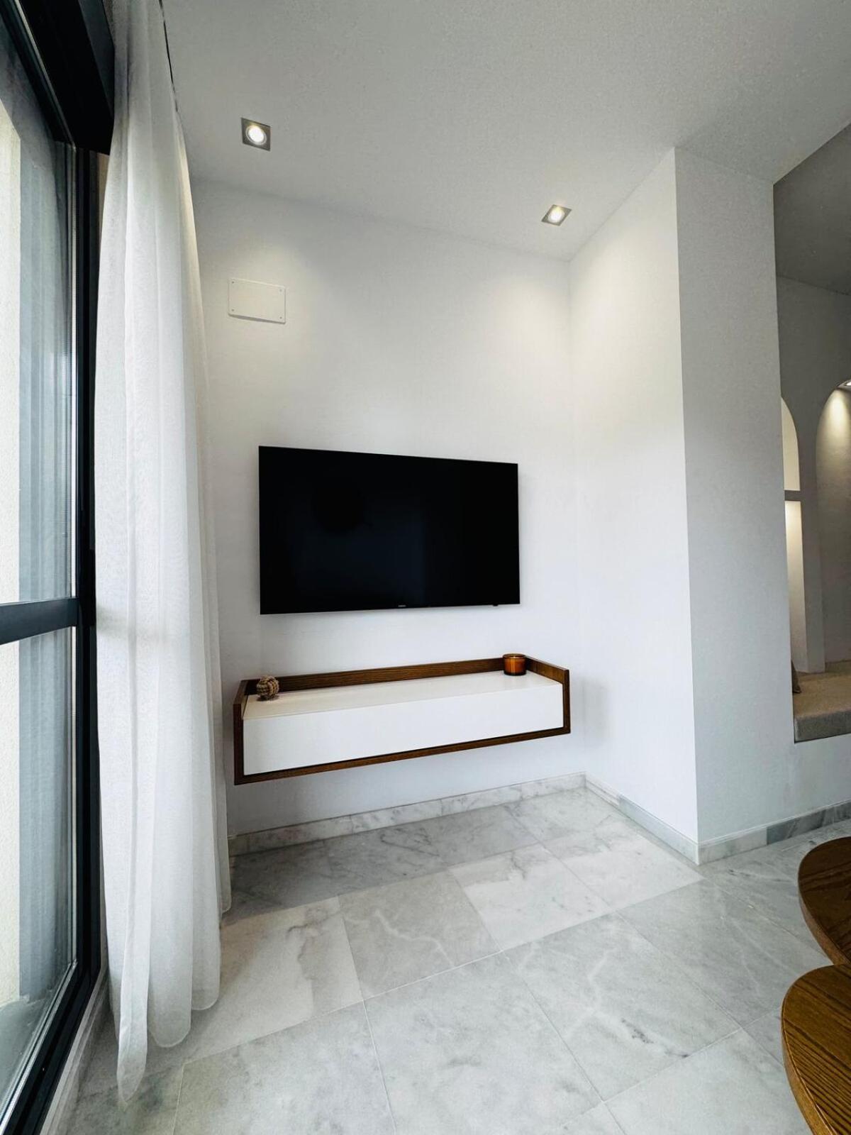 Luxury On The & Infinity Pool, Marbella Apartment *