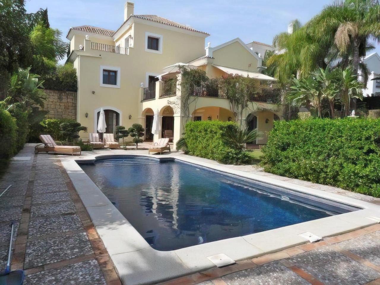 Luxury At Maria In El Paraiso Spain Villa Estepona