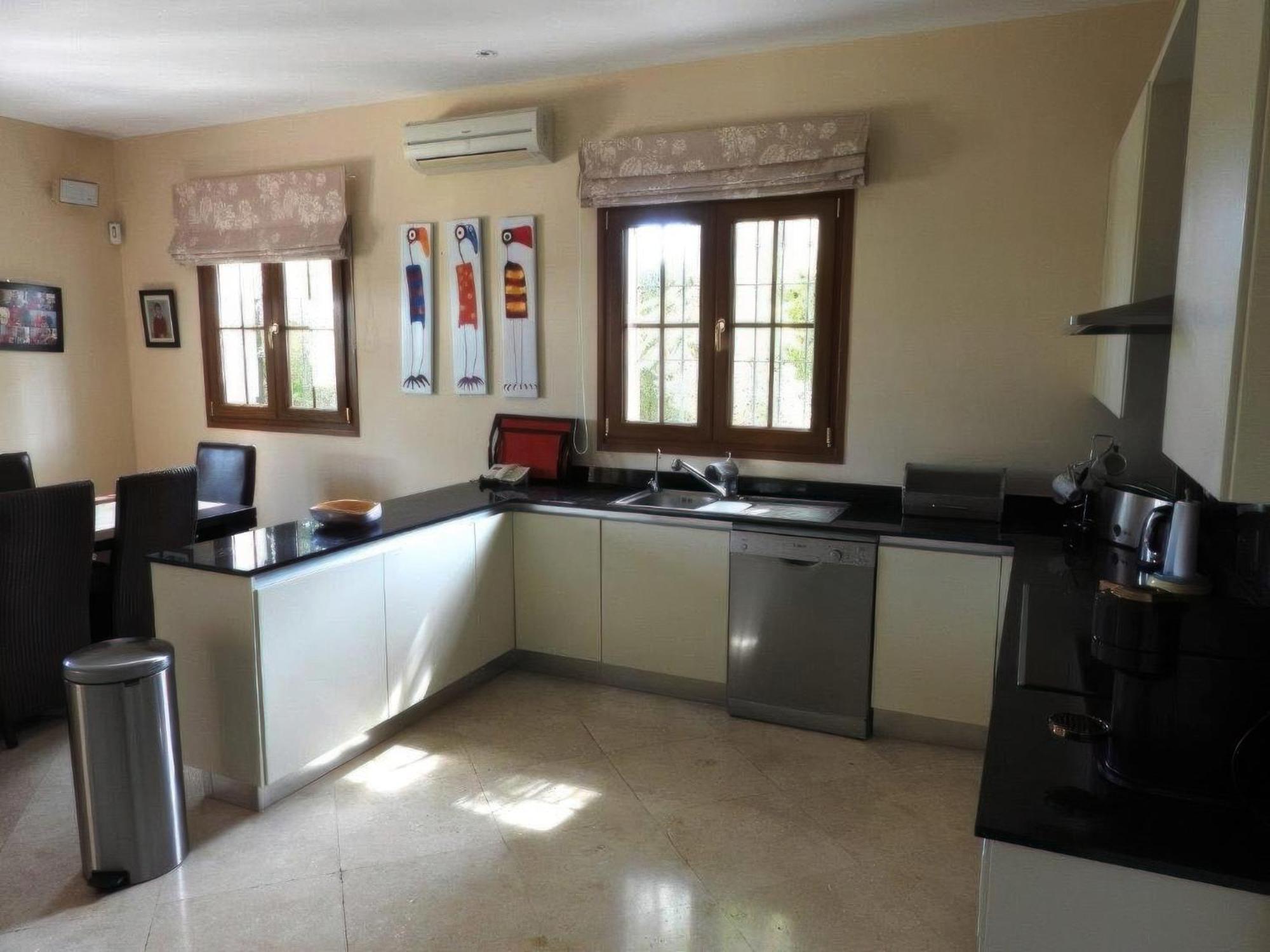 Luxury At Maria In El Paraiso Spain Villa *