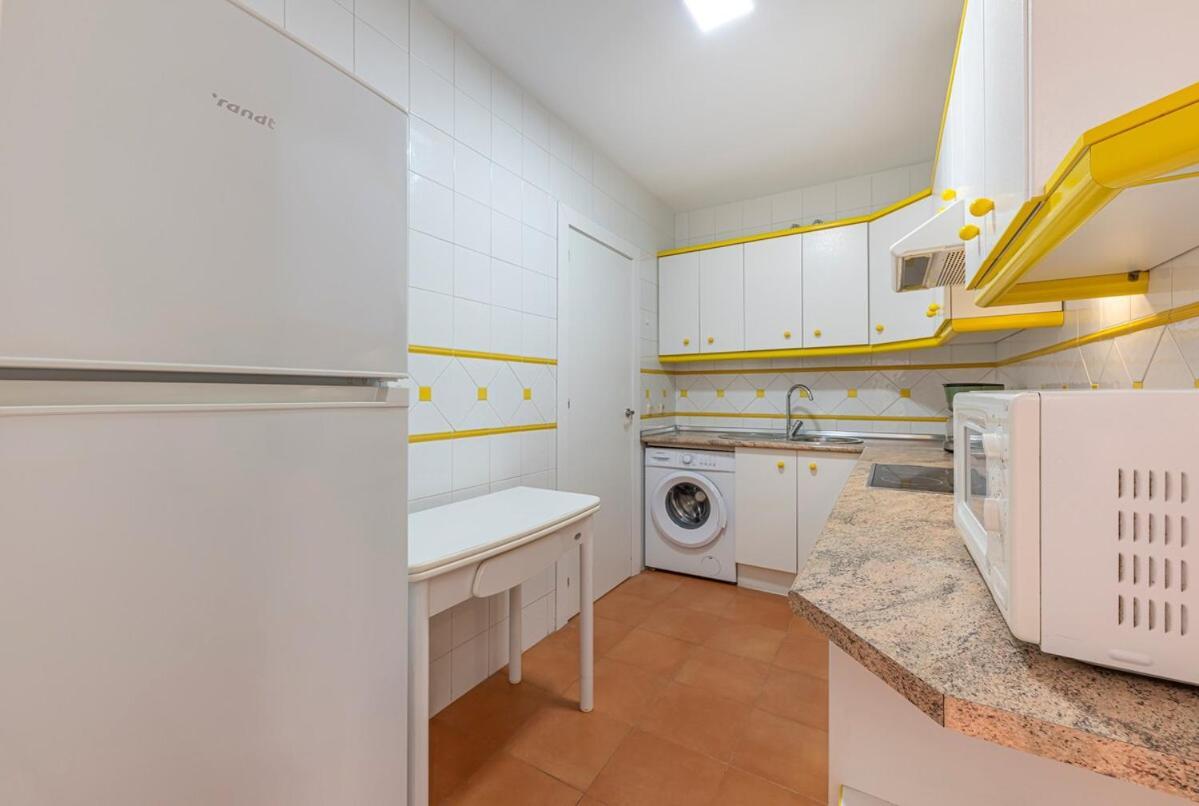 Apartamento Cozy & Comfy Seaside Retreat In *