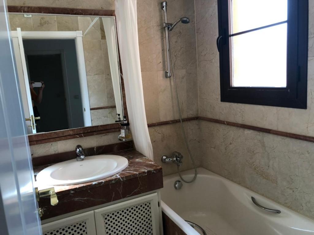 Apartment 1197: 3 Bedroom Grd Floor Hacienda Del Sol *