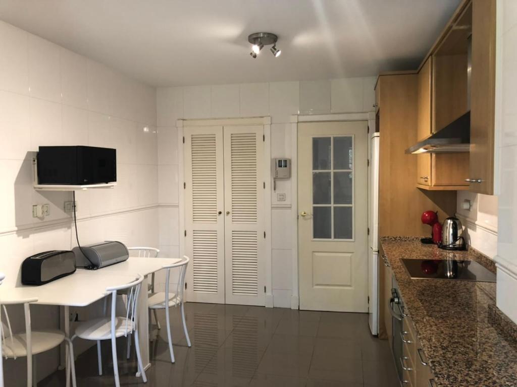 1197: 3 Bedroom Grd Floor Hacienda Del Sol Apartment *
