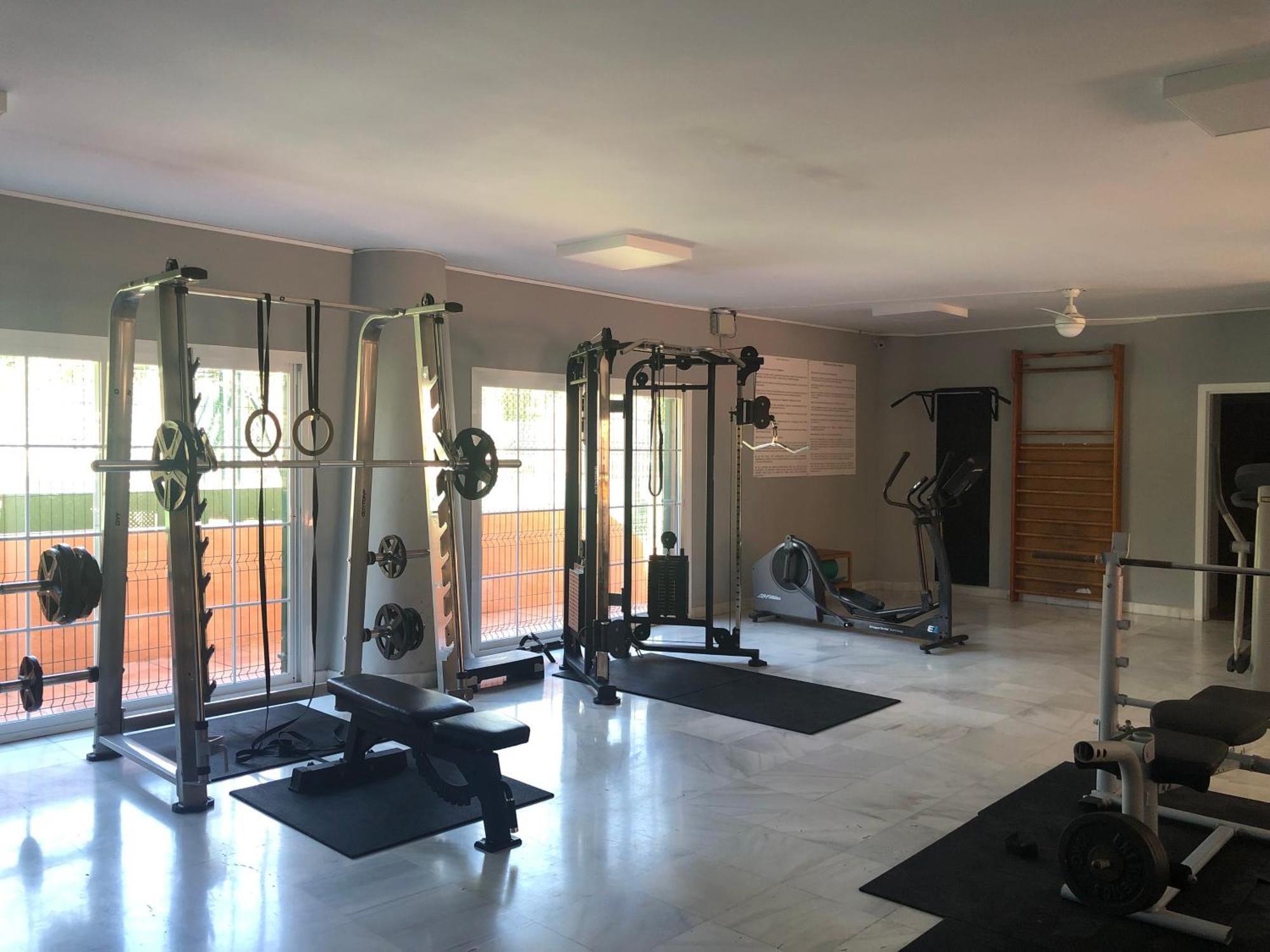 1197: 3 Bedroom Grd Floor Hacienda Del Sol Estepona