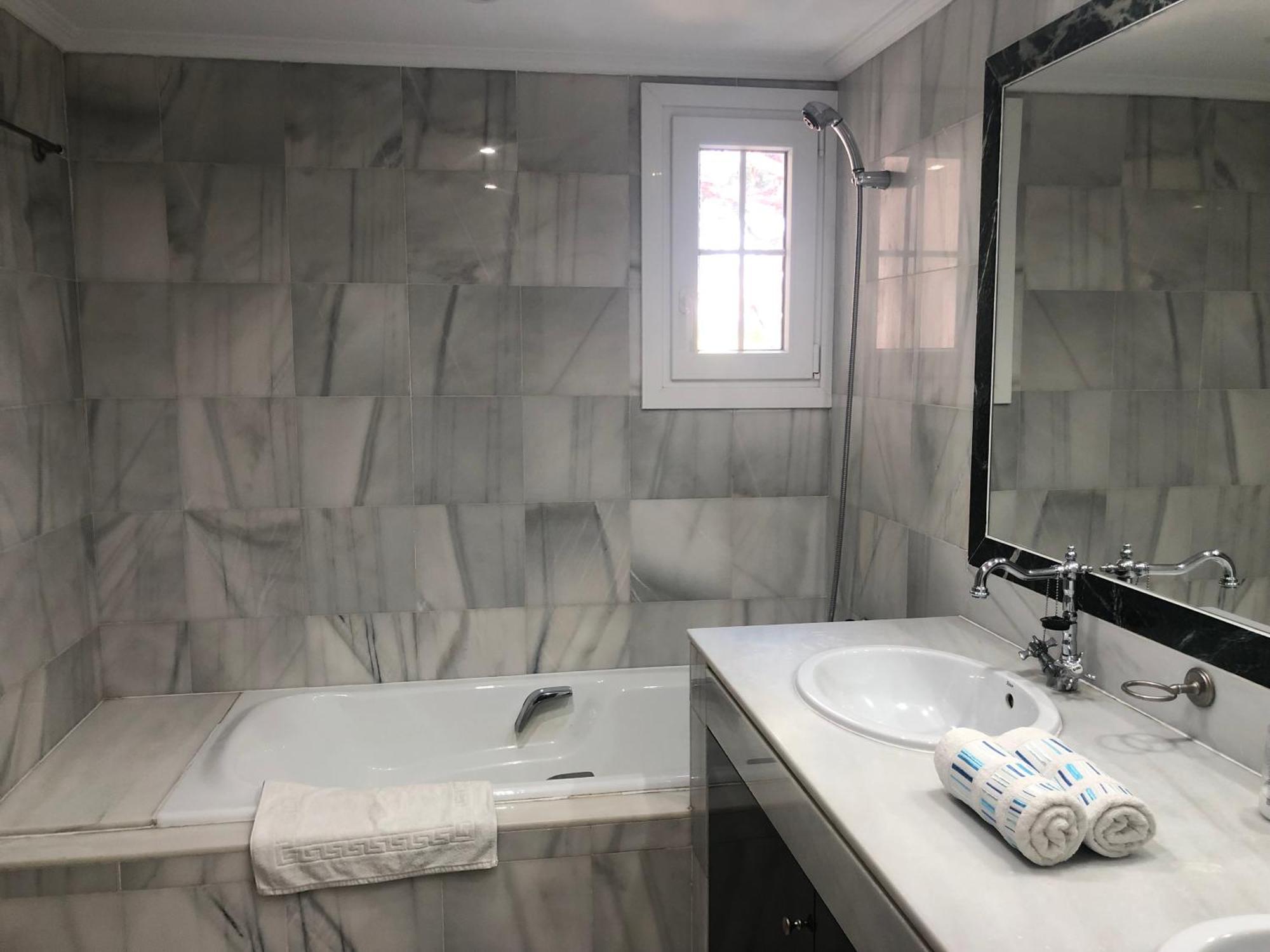 1404: 2 Bed Penthouse In El Presidente Appartement