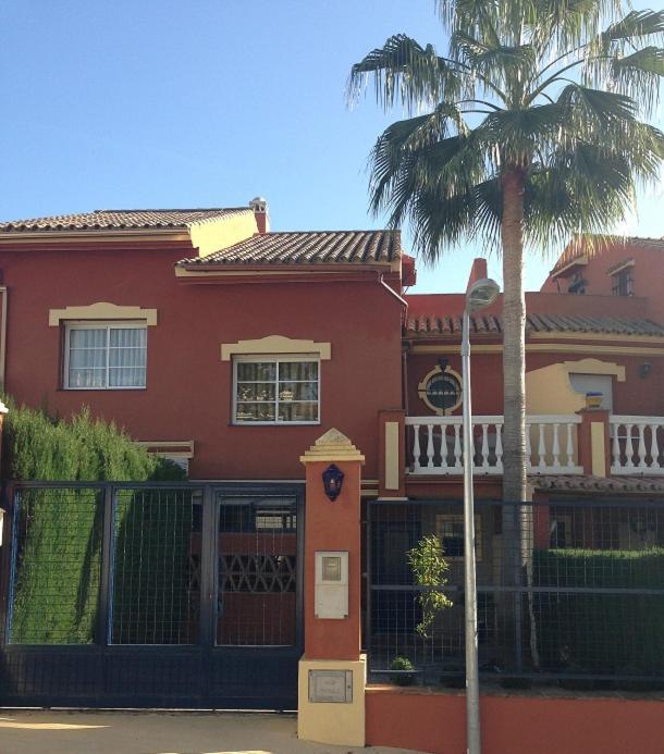 1264: 3 Bed Townhouse In Monte Biarritz Paraiso * Estepona