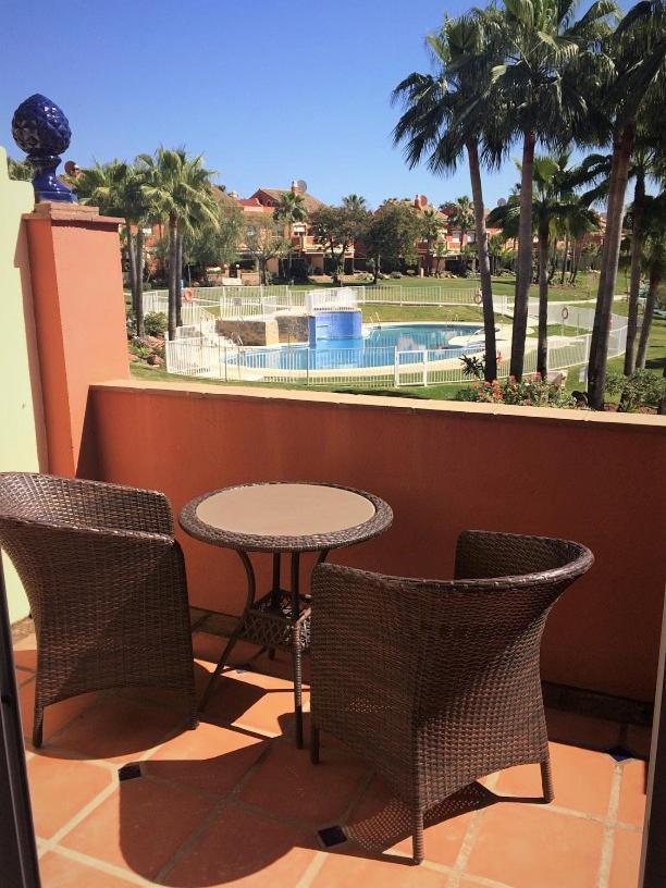 1264: 3 Bed Townhouse In Monte Biarritz Paraiso Apartamento Estepona