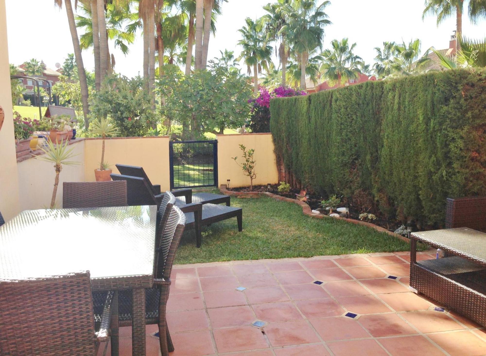 1264: 3 Bed Townhouse In Monte Biarritz Paraiso Apartamento Estepona