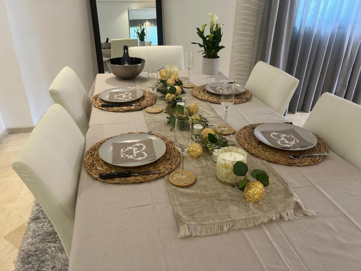 Te Huur 2 Slaapkamers Frontline Complex Estepona