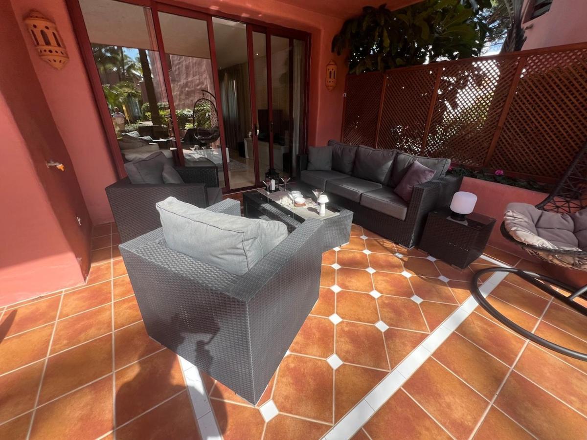 Te Huur 2 Slaapkamers Frontline Complex * Estepona